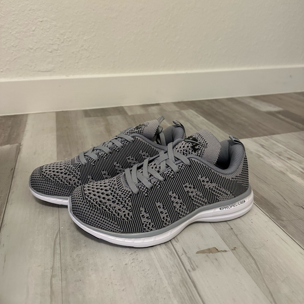 Women’s Athletic Propulsion Labs techloom pro